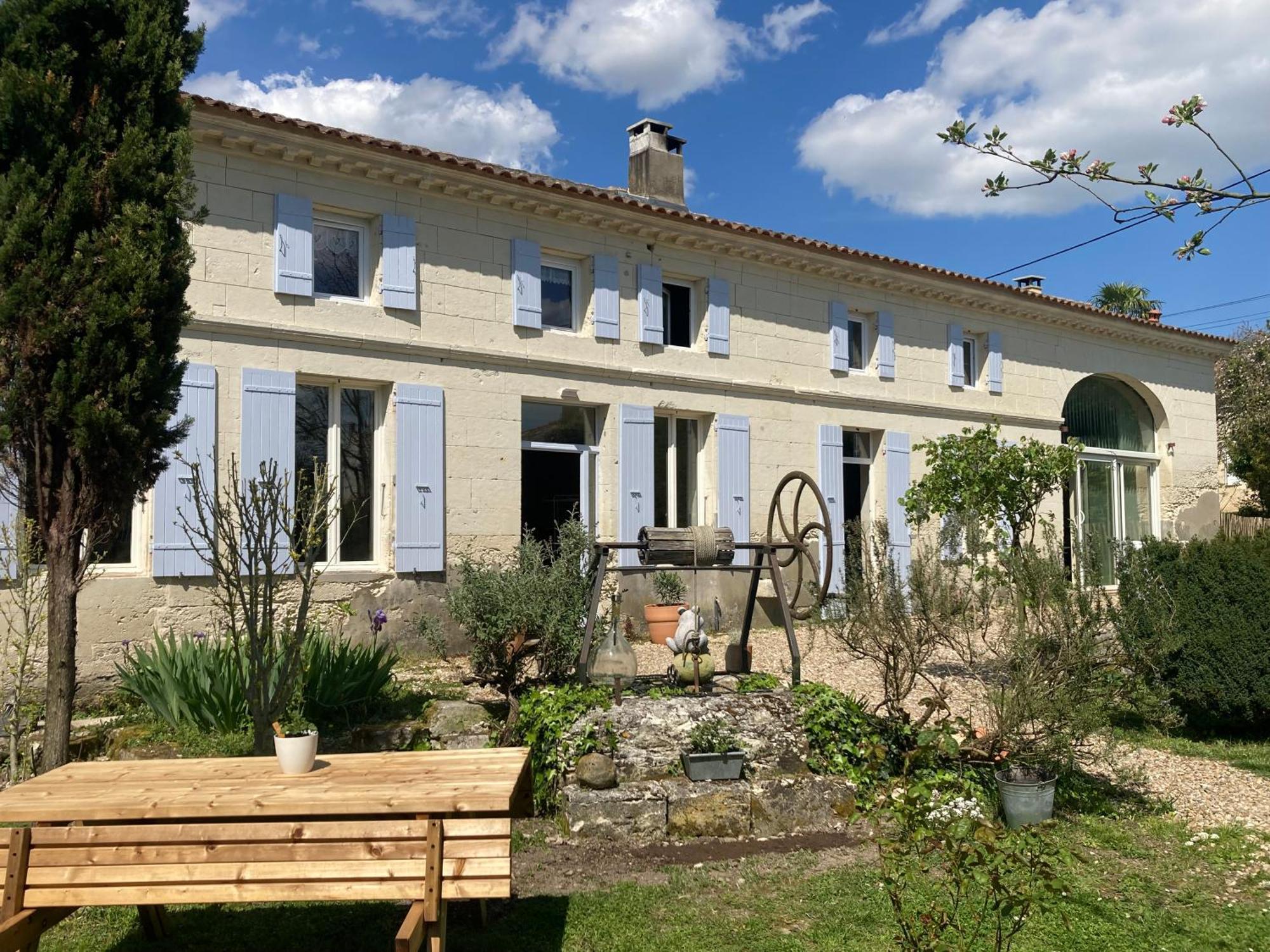 Les Ganivelles Apartment Saint-Dizant-du-Gua Exterior photo